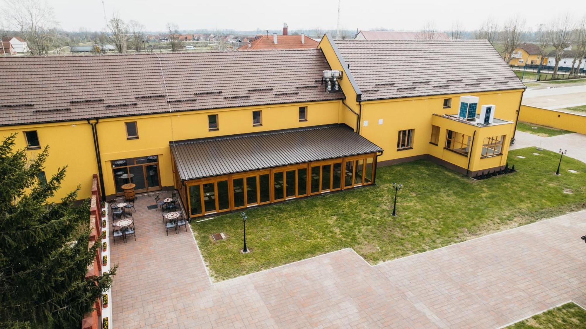 Hotel Pansion Mihica Dvori Babina Greda Esterno foto