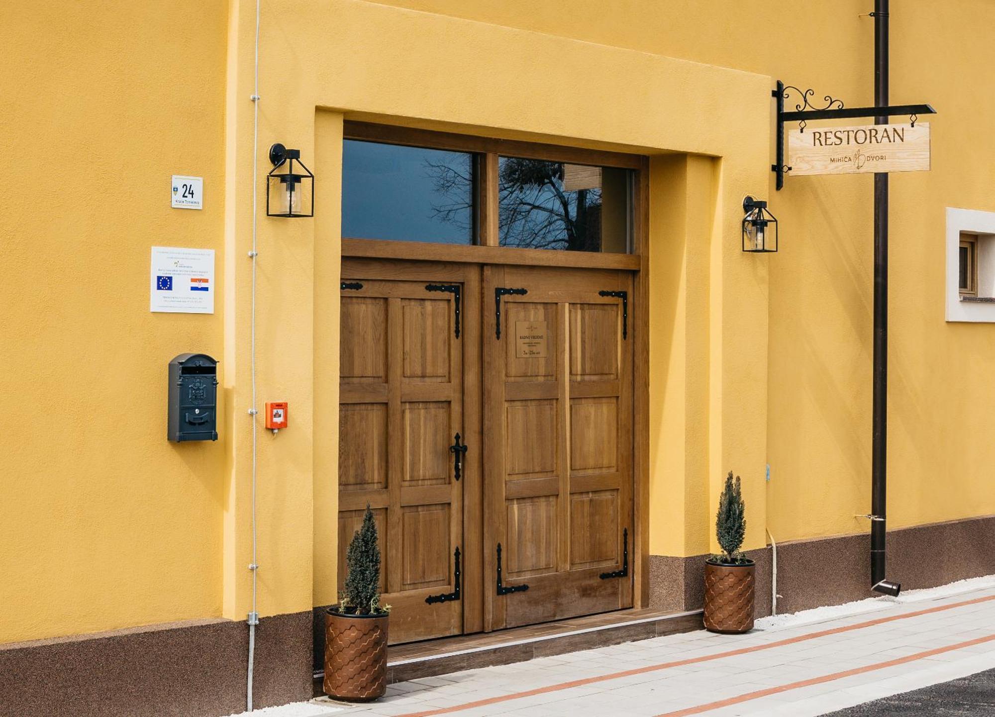 Hotel Pansion Mihica Dvori Babina Greda Esterno foto