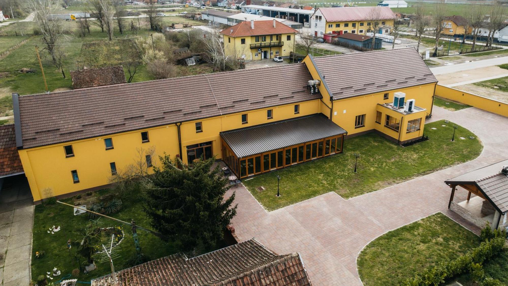 Hotel Pansion Mihica Dvori Babina Greda Esterno foto