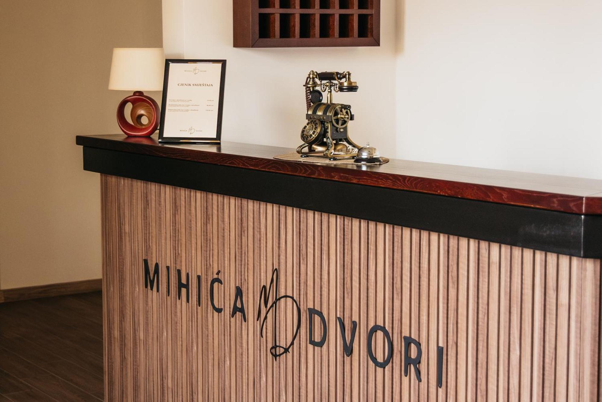 Hotel Pansion Mihica Dvori Babina Greda Esterno foto