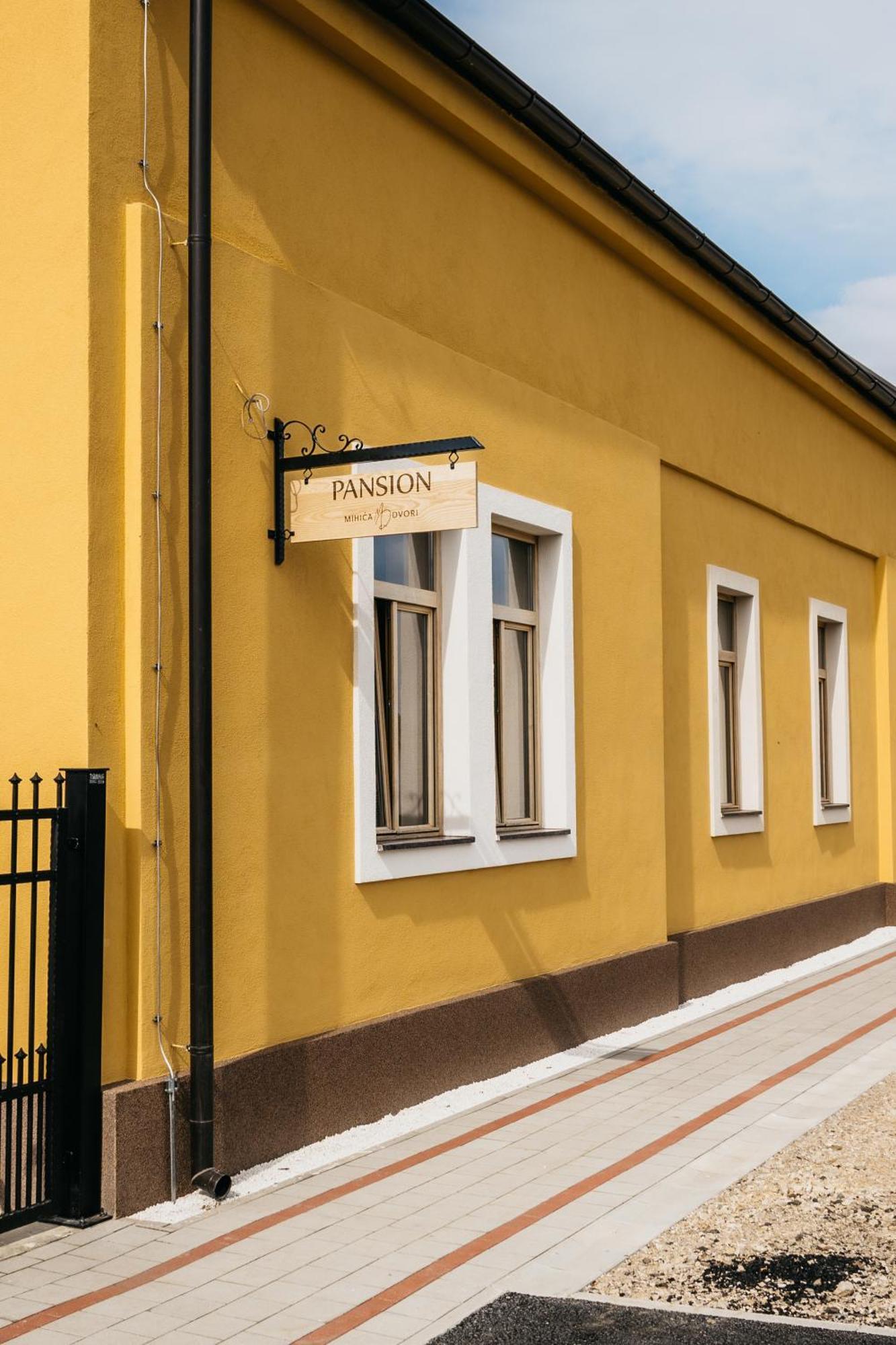 Hotel Pansion Mihica Dvori Babina Greda Esterno foto